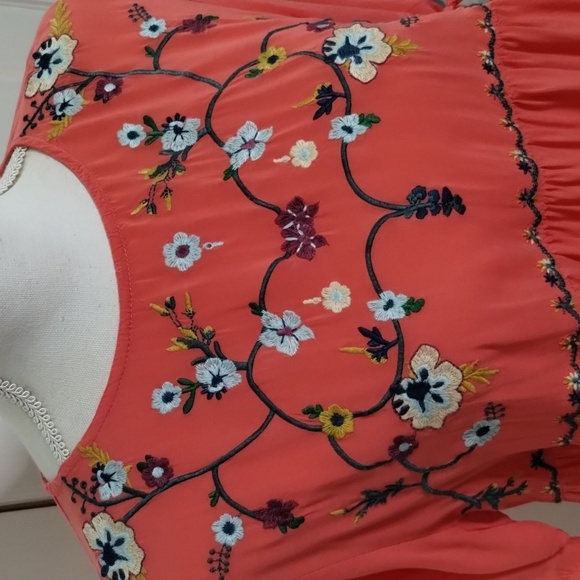 Jodifl coral floral embroidered high waisted flowy blouse size small - Picture 2 of 12
